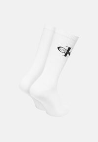 WHITE/BLACK