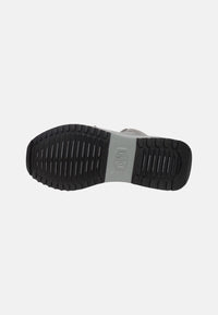 GRANITE GREY/MULTI