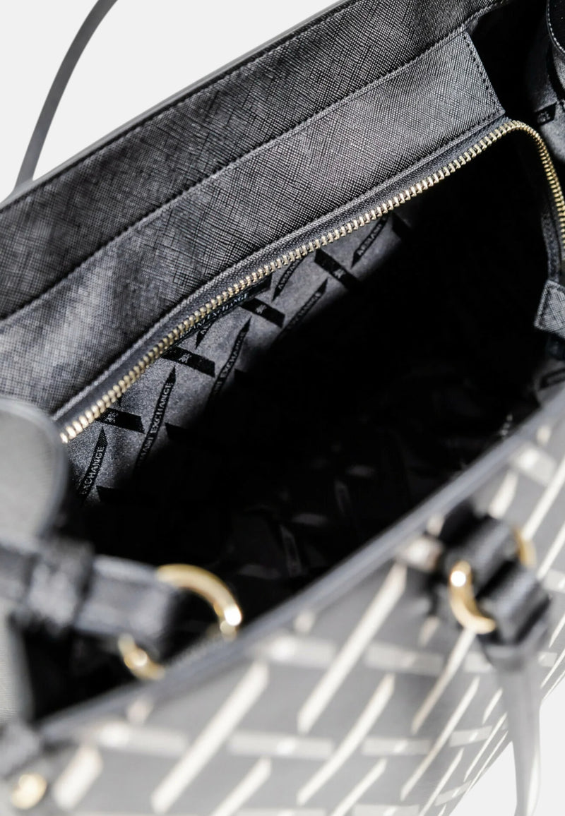 BLACK / BLACK