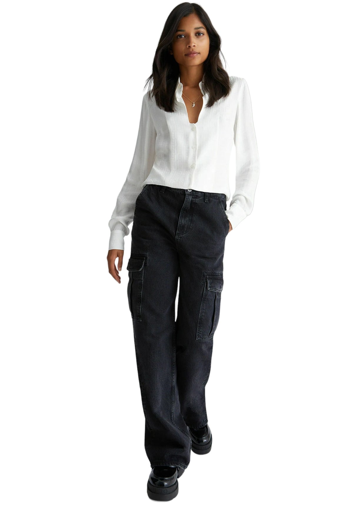 Uomo In Camicia Blu E Bianca A Quadri Abbottonata Che Si Siede Accanto Alla Ragazza In Blu E Bianco Tadr7 Zxlam - Foto 4