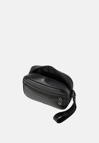 BLACK/BLACK