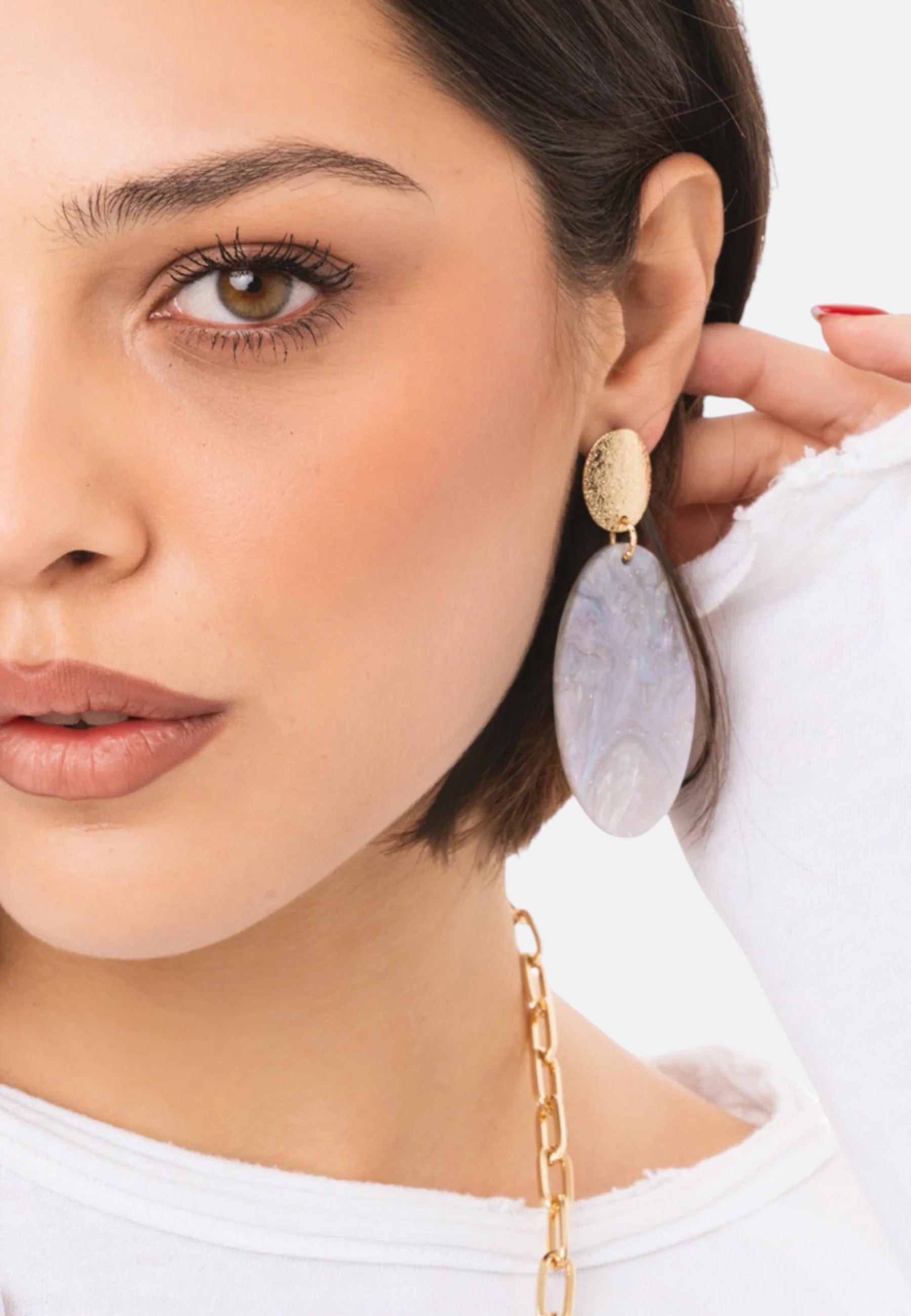 Orecchini pendenti con pietra ovale in acrilico lilla Oro/blu