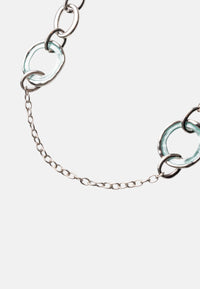 Collana lunga a catena con design circolare forato smaltato celeste Silver/celeste