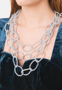 Collana multi fili strutturata con pietre in vetro grigio Celeste