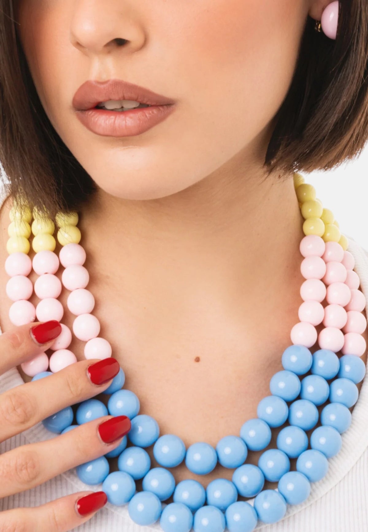 Collana girocollo a tre fili con sfere in acrilico multicolore Blu/rosa/giallo