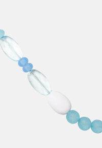 Collana lunga a catena con pietre in acrilico celeste Blu