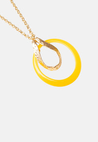 Collana lunga a catena antichizzata con pendente circolare giallo. Oro/giallo