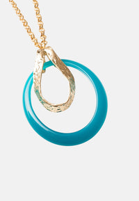 Collana lunga a catena antichizzata con pendente circolare  blu. Oro/blu