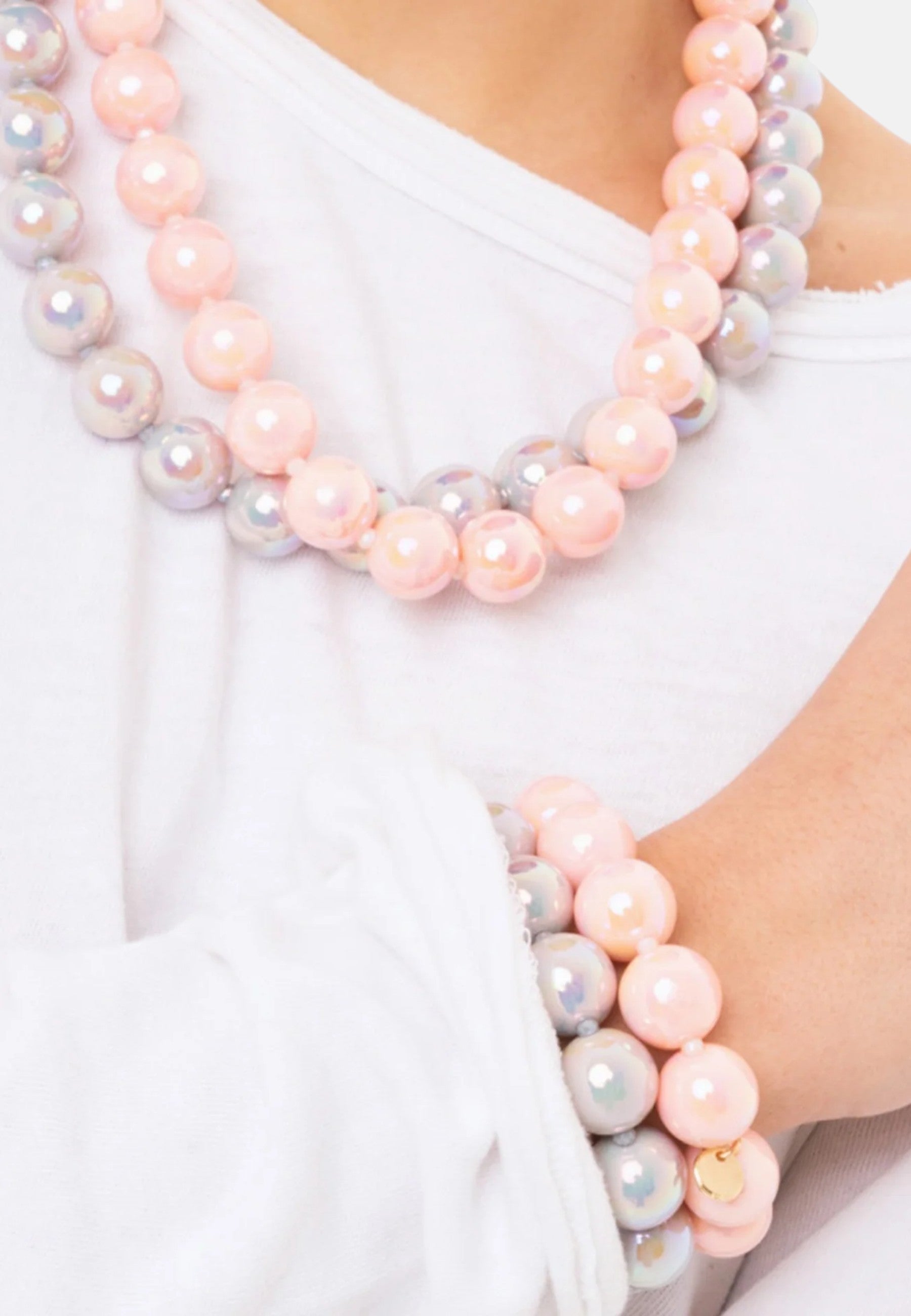 Bracciale elastico a due fili con sfere lucide in acrilico rosa e grigio Rosa/grigio