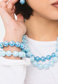 Bracciale elastico a due fili con sfere lucide in acrilico multi blu Blu