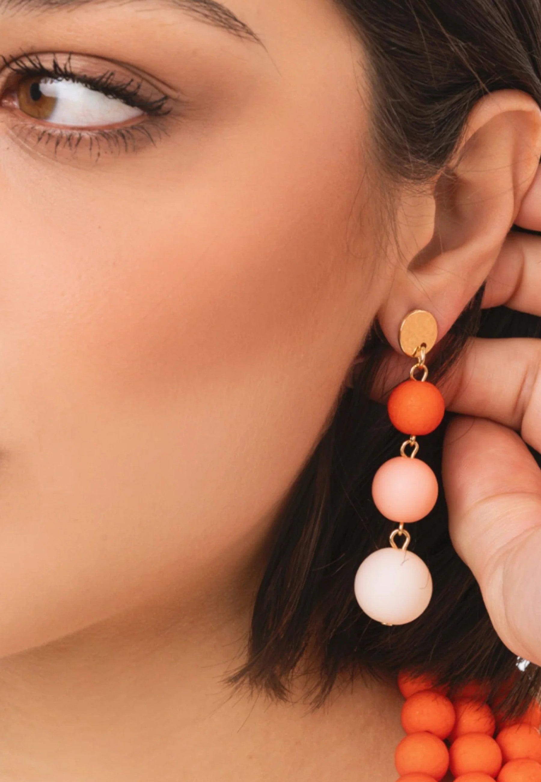Orecchini pendenti a tre sfere in acrilico tono arancio opaco Bianco/rosa/arancio