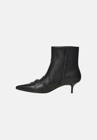 Stivaletti alla caviglia in pelle con cinturini e frange Donna Pinko Black
