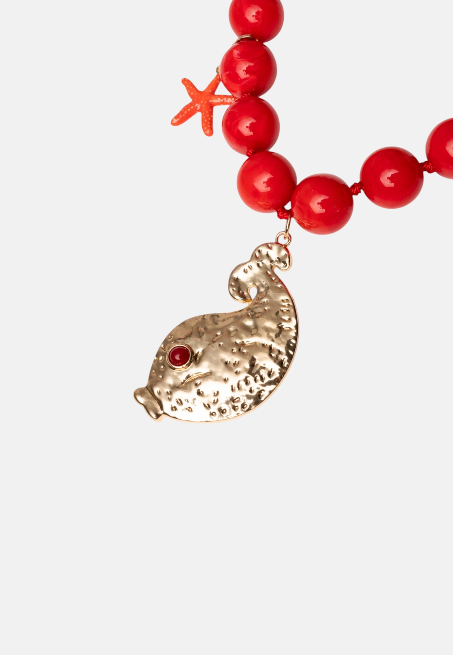 Collana lunga con sfere rosse in acrilico e pendente pesciolino in metallo Rosso