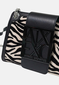 Mini borsa a tracolla/a spalla da donna con patta, forma trapezoidale e stampa zebrata. Black/script