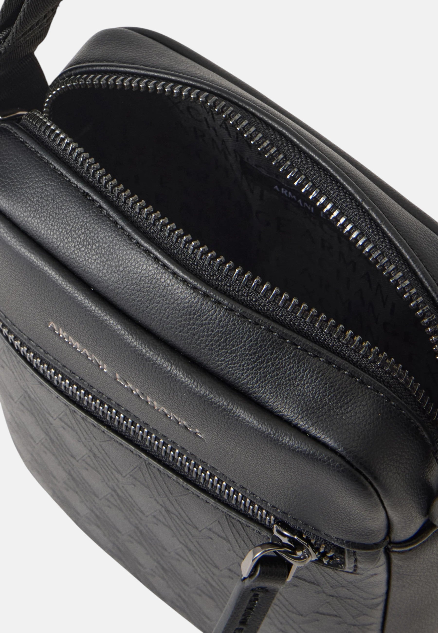Borsello reporter con tracolla regolabile e logo in metallo  Armani Exchange Black