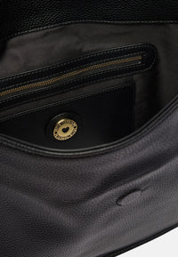 Borsa a Spalla Da Donna in ecopelle con charm decorativo. Nero