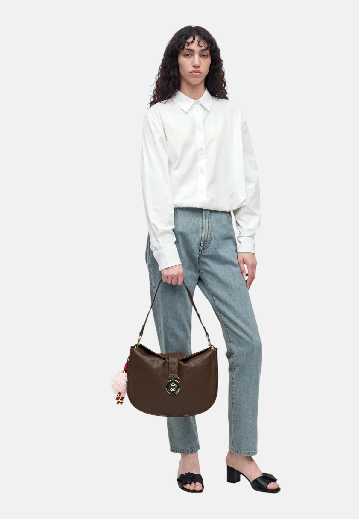 Borsa a Spalla Da Donna in ecopelle con charm decorativo. Cioccolato