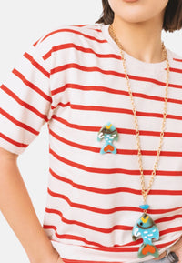 Collana lunga a catena con pendente in acrilico azzurro a forma di pesciolino Oro/blu