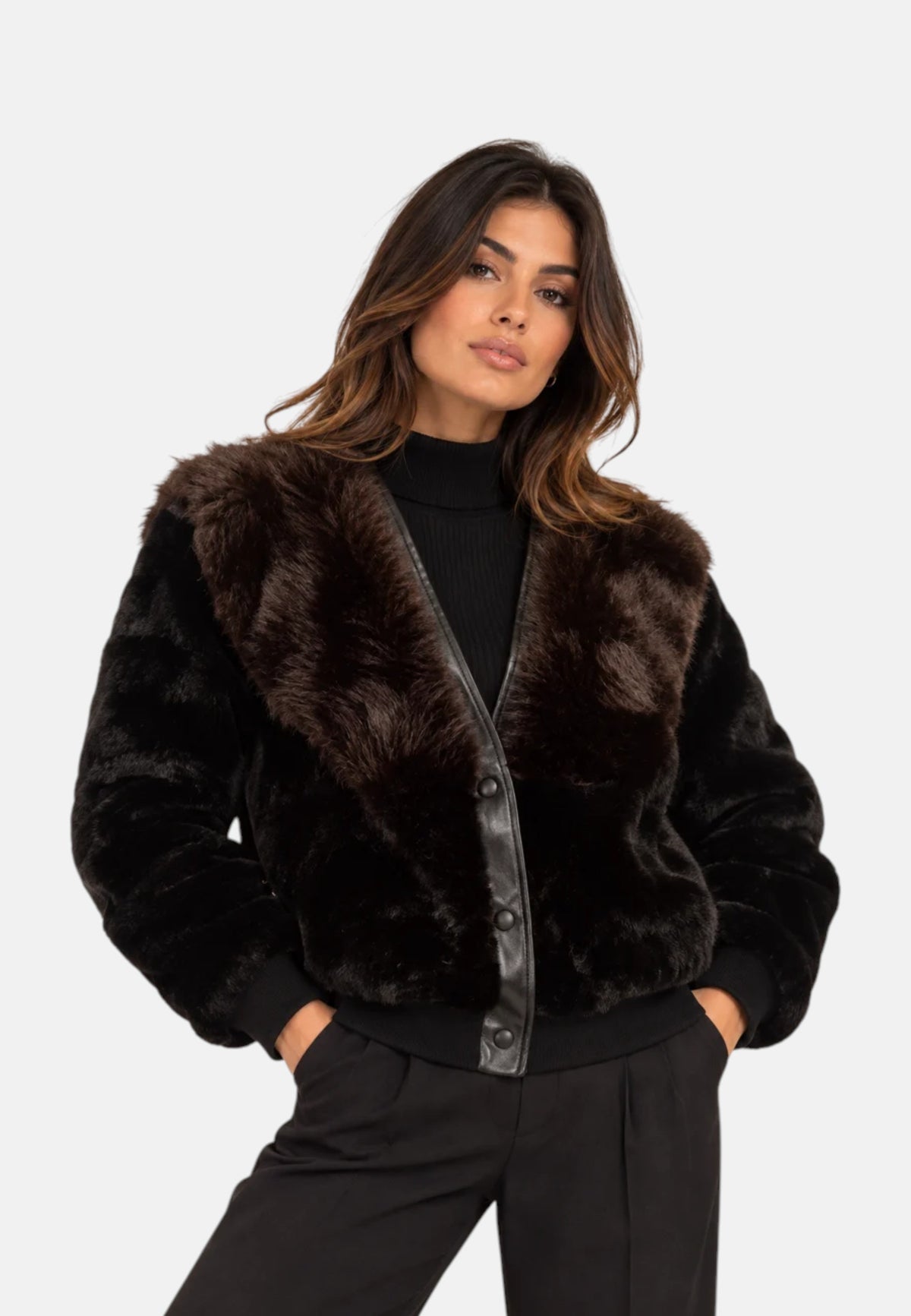 Giacca da donna con cappuccio in pelliccia sintetica V73 Nero/moro